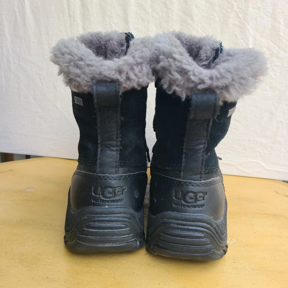 UGG Australia Ostrander US 5 Black Suede‎ Waterproof Winter Lace Up Snow Boots